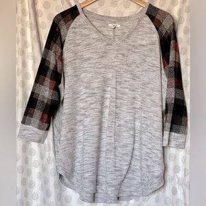 Maurices 3/4 length sleeve light sweater Size 2 (plus size 20)